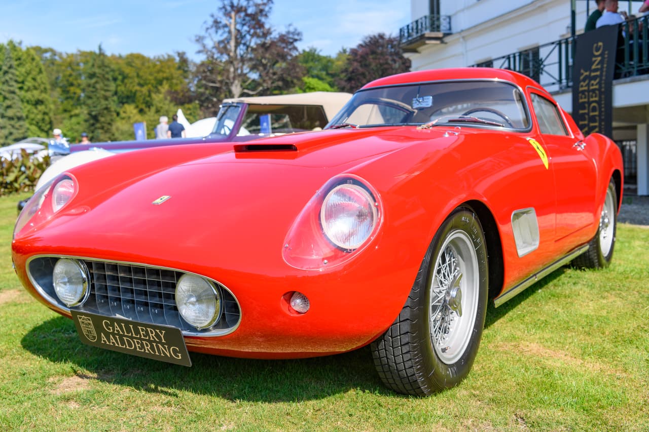 <b>Puesto 4</b>
<br>
<br>
<b>Ferrari 250 GT California 1959: 3,260,000 dólares.</b>
<br>
<br>Es el precio más alto pagado por un auto en ebay. Fue puesto a la venta por los herederos de un importante coleccionista en 2010.
<br>
