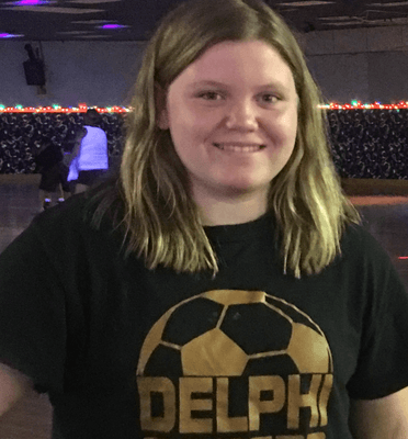 <h3 class="cms-H3-H3">Liberty German </h3>
<br>
<br>El 13 de febrero de 2017, esta niña de 14 años fue vista por última vez caminando con una amiga en el condado de Carroll, Indiana. Un día después, tras ser reportadas como desaparecidas, los cuerpos de ambas
<b> <a href="https://www.fbi.gov/wanted/seeking-info/liberty-german" target="_blank">fueron descubiertos en un bosque. </a></b>
<br>
<br>Las autoridades han distribuido una foto de un hombre blanco con jeans azules, abrigo y sudadera con capucha observado en el área y se cree que la persona 
<b>es la principal sospechosa de estar involucrada en el par de asesinatos. </b>
<br>