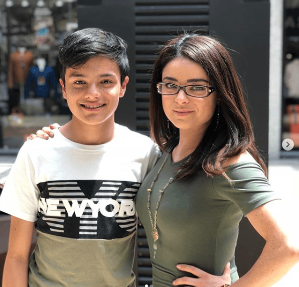 Omar Isfel, hijo de 
<b><a href="https://www.univision.com/entretenimiento/celebridades/violeta-isfel-se-reencontro-con-su-hijo-despues-de-un-mes-de-haberse-separado-de-el-fotos">la actriz Violeta Isfel,</a></b> ha dicho que no le interesa saber nada sobre quién fue su padre. Sin embargo, en las pasadas horas, le dejó claro a sus casi 50,000 seguidores en Instagram que no le gusta siquiera que le pregunten por él.