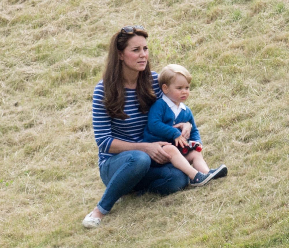 Kate y el pequeño George acudieron a apoyar a papi en un encuentro de polo.