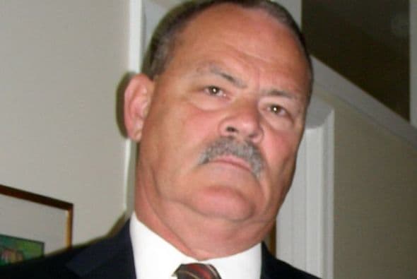 Frederic Whitehurst. Este químico era un Agente Especial Supervisor del Laboratorio del FBI desde 1986 a 1998, cuando denunció las prácticas del laboratorio de explosivos del FBI para el que trabajaba. Suspendido del trabajo, fue reintegrado al año e indemnizado con 1,1 millones de dólares.