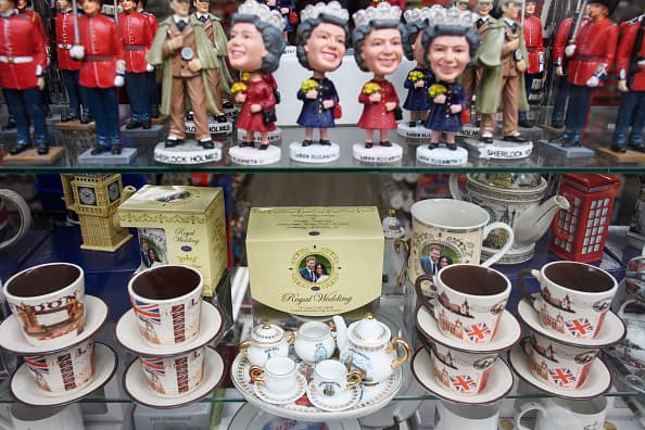 De acuerdo al más reciente
<b><a href="https://www.rct.uk/sites/default/files/resources/Annual-Report-2019.pdf" target="_blank"> reporte financiero de la Collección Real</a></b> (institución que se encarga de administrar los museos y sitios de la familia real, así como las tiendas de memorabilia oficial), la corona británica logró una nueva marca en ventas de mercancía relacionada a la familia.