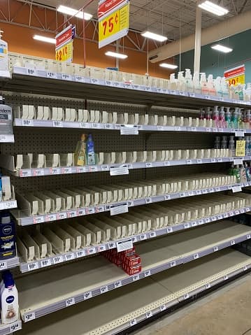 Esta fase solicita que los empleadores sigan monitoreando los síntomas de los empleados. Y expone que las personas deben continuar utilizando las mascarillas y mantener una cultura de higiene. (Fase 2)