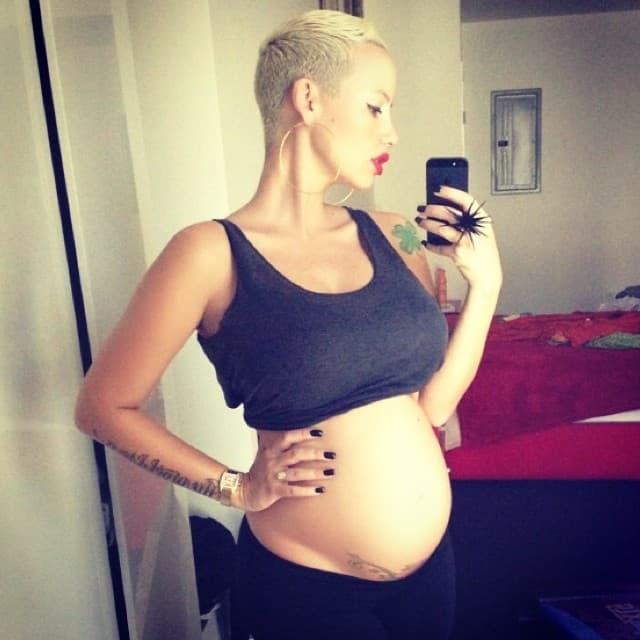 Fruto del amor entre Khalifa y Amber nació su hijo Sebastián Taylor Thomaz.