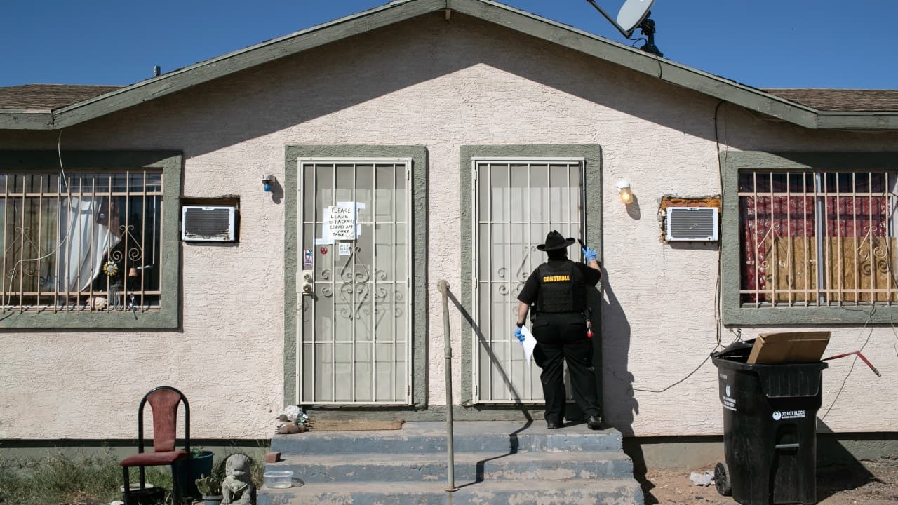 Solicitudes de desalojo alcanzan el punto máximo en casi dos años en el condado de Maricopa