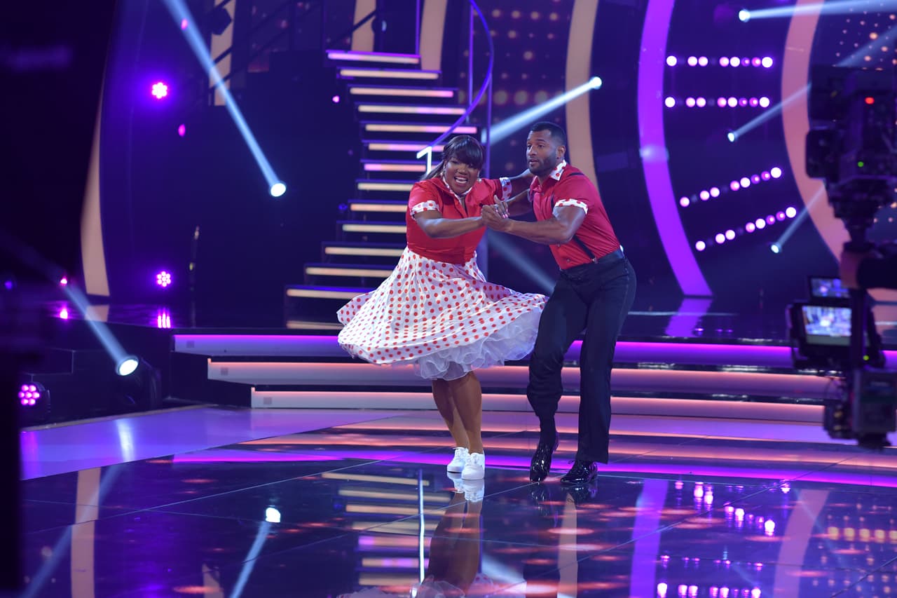 Con la canción 'I want you back', Chiky interpretó un rock 'n roll en la pista de baile.