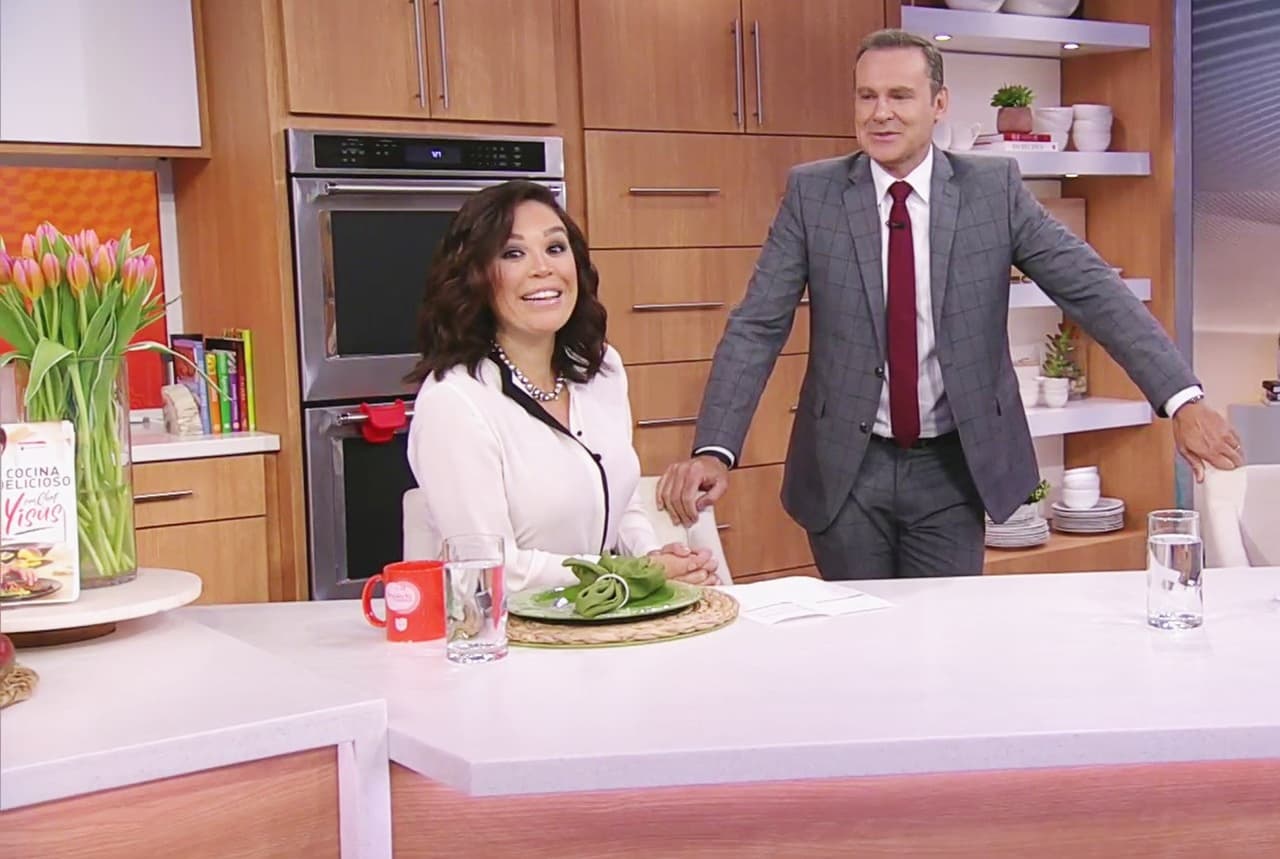 "En primicia Alan Tacher confiesa que quiere otro", reconfirmó Karla, mientras que Alan seguía con las revelaciones, entre ellas que su esposa Cristy es la que más quiere un bebé más en su vida.