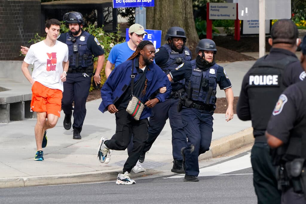 La 
<b>Universidad de DC</b> se encuentra totalmente cerrada y 
<b>los estudiantes fueron reportados a salvo</b>.
<br>