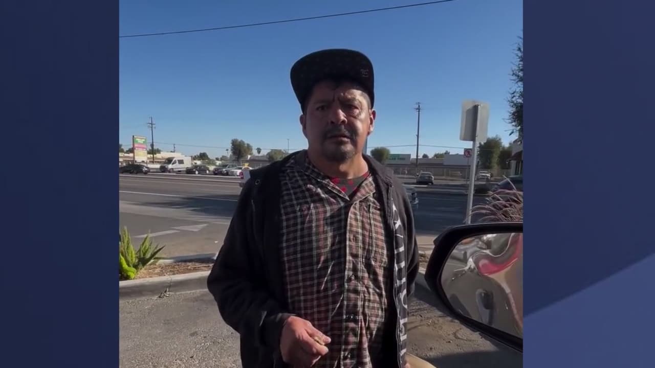 Videos de dos adultos mayores que buscan empleo en Fresno despiertan una ola de solidaridad
