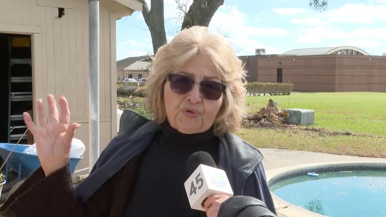 <b>“Yo me sentí bien asustada, fue una experiencia que no se la deseo a nadie”</b>, cuenta Gloria Raya, cuya casa fue arrasada por el tornado en Pasadena.