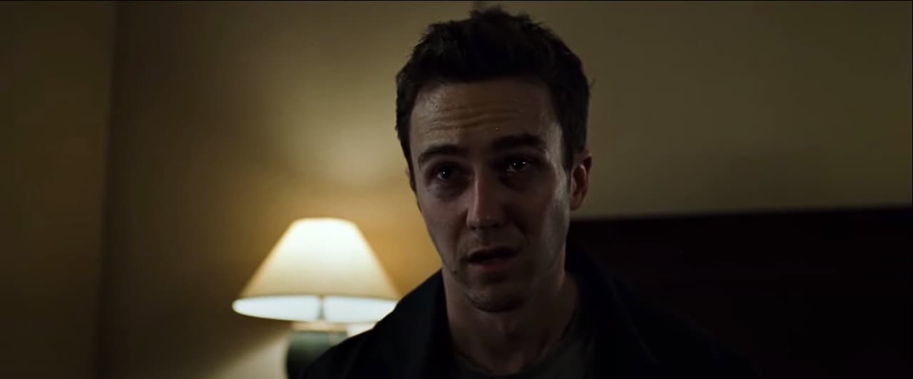 <b>'Fight Club'</b>
<br>La crítica de cine Courtney Howard reveló en Twitter que el final de ‘Fight Club’ en el sitio de streaming chino Tencent Video tiene un final diferente de la película protagonizada por 
<b>Brad Pitt </b>y 
<b>Edward Norton</b>.