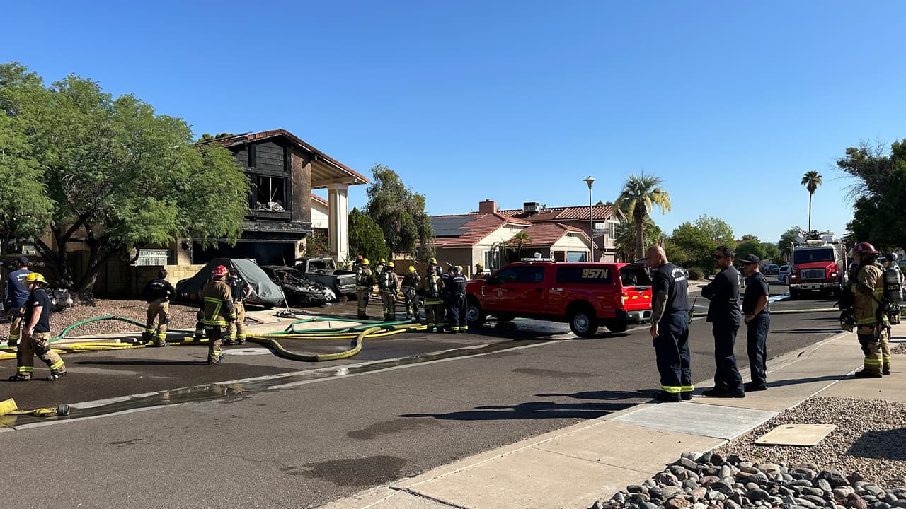 Antes de la llegada de los departamentos de bomberos, todos los ocupantes evacuaron la estructura de forma segura, por lo que
<b>no se reportan heridos.</b>