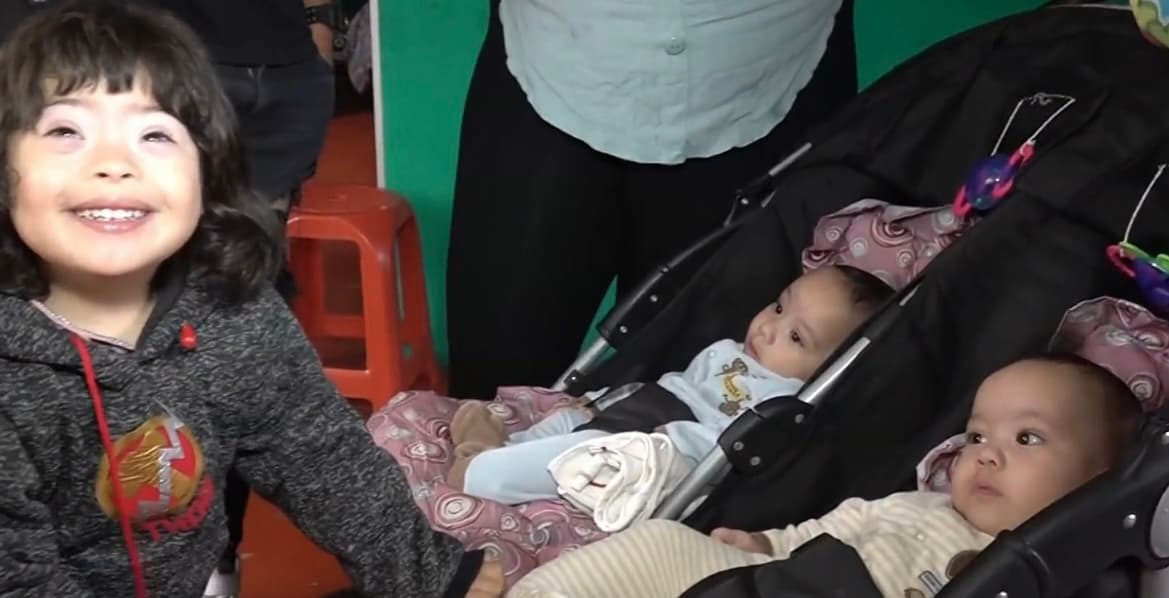 Por si fuera poca la angustia vivida hasta ahora, la pareja ahora tendrá que enfrentar tratamientos costosos
<b>para que los niños no tengan dificultades para caminar en un futuro. </b>
<br>