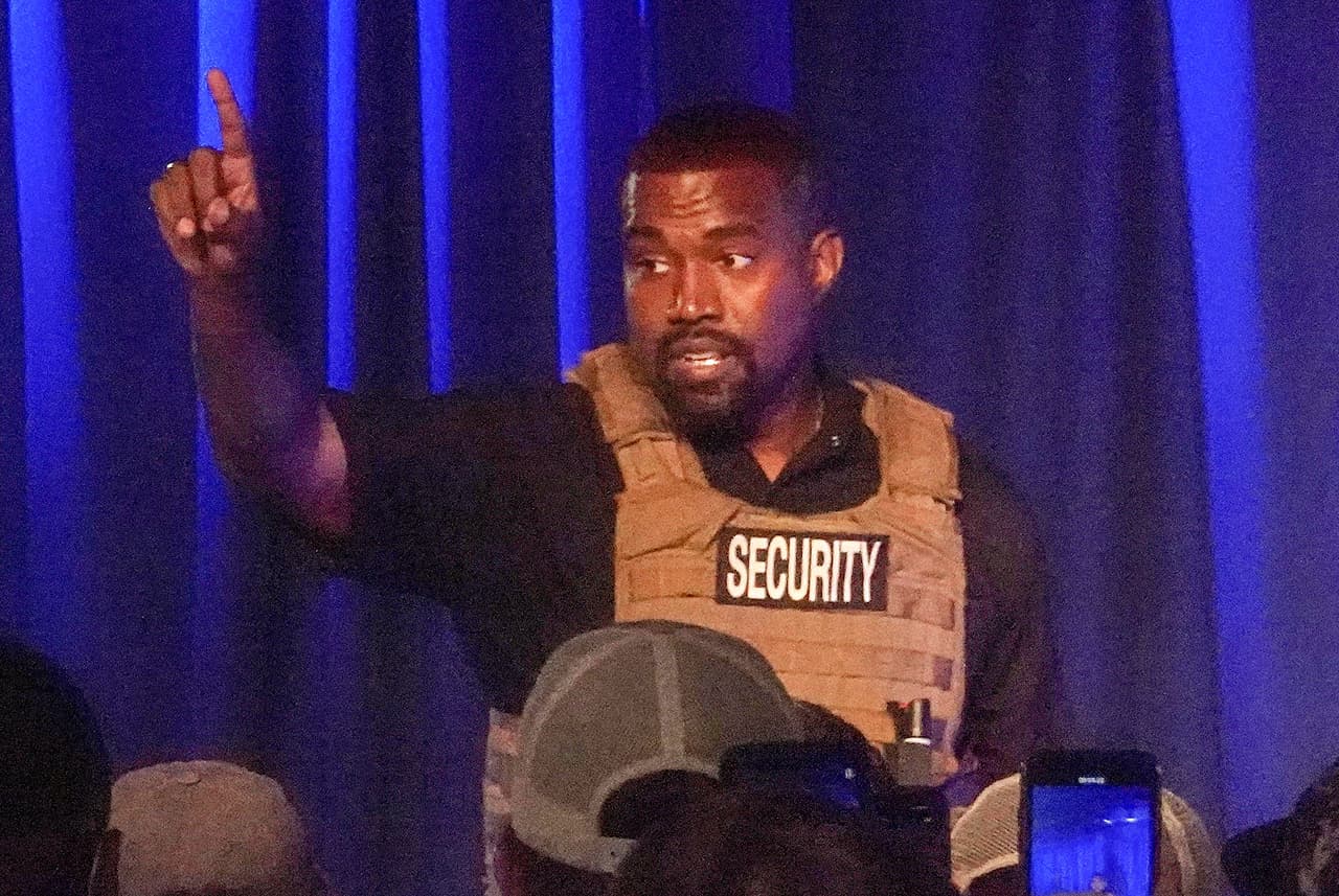 Es la segunda ocasión en que él trae a la palestra el tema que supuestamente ha puesto en riesgo su matrimonio después de que lo hizo en Carolina del Sur. 
<br>