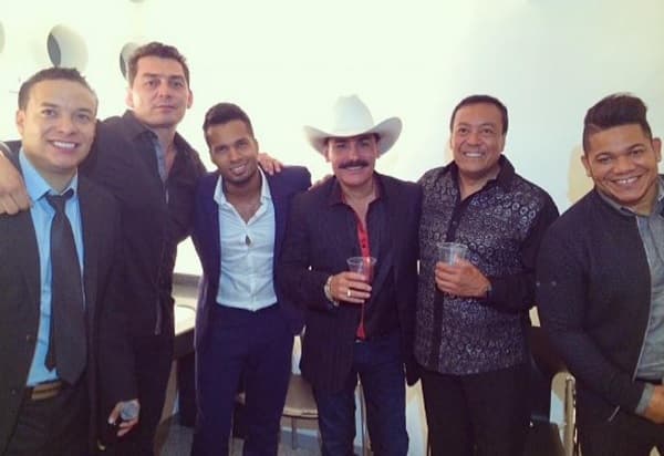 En el backstage los vocalistas de La Original convivieron con José Manuel, El Chapo de Sinaloa, el dueto Voz a Voz y el bolerista Carlos Cuevas.