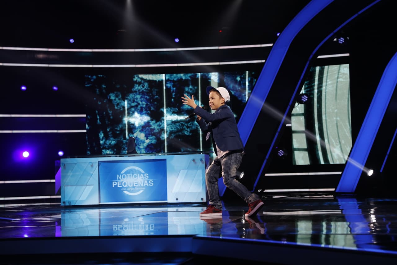 Ángel se ganó su pase a Pequeños Gigantes USA gracias a su interpretación de Jorge Ramitos y sus Noticias Pequeñas.