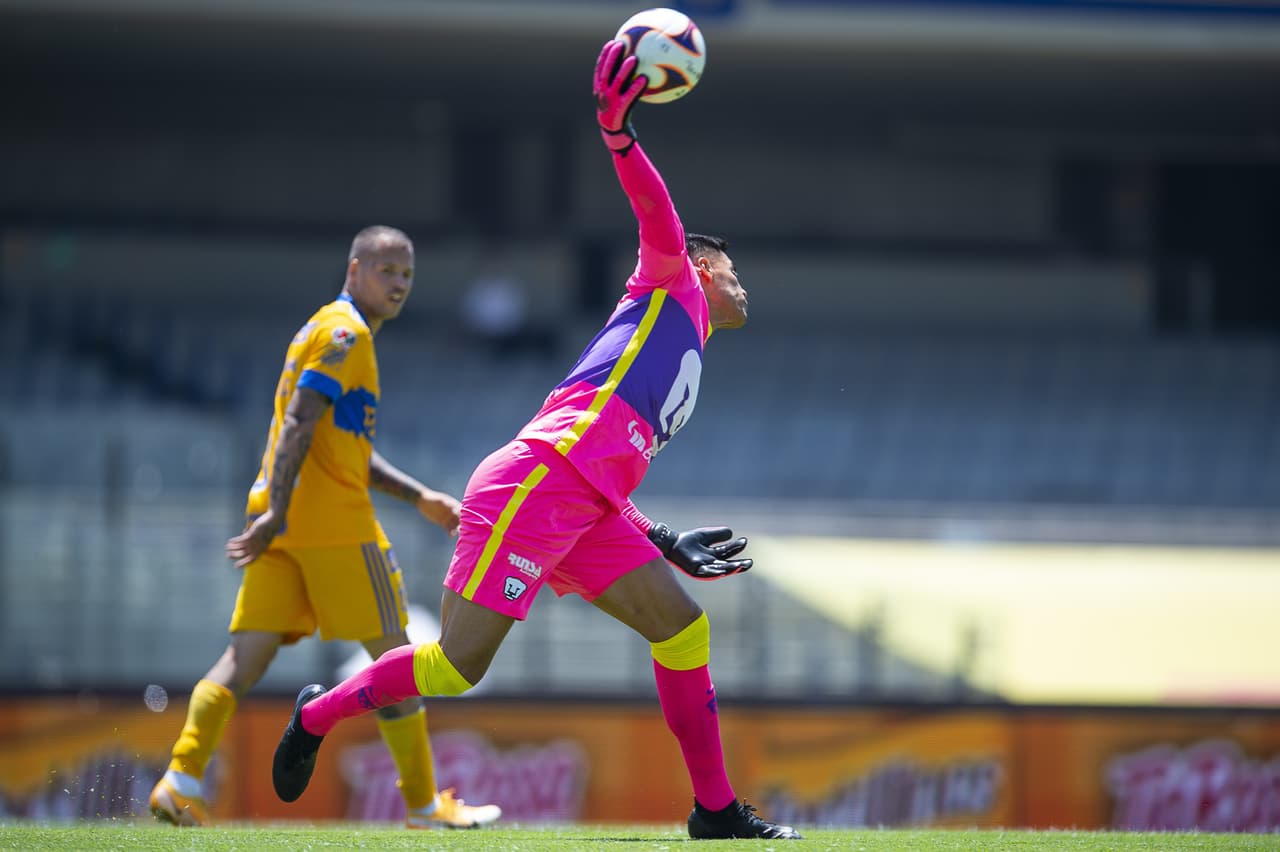 Los Tigres de la UANL y los Pumas de la UNAM no se hacen daño durante la Jornada 15 de la Liga MX. Durante el encuentro que se llevo a cabo en el Olímpico Universitario, el VAR fue el protagonista del partido, pues anuló goles para ambas escuadras y reparten puntos.