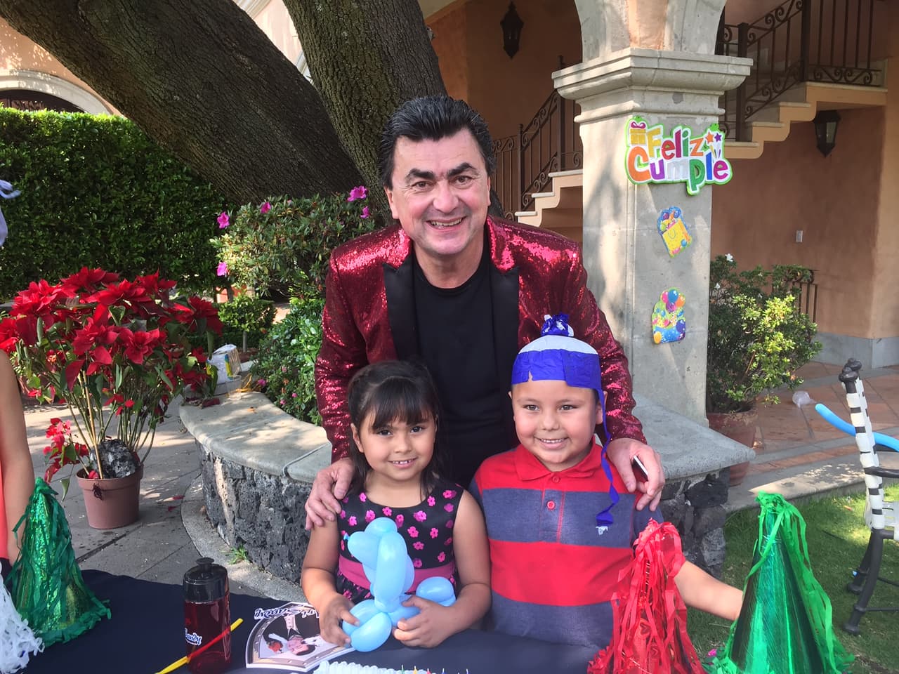 El mago le dio un toque especial a la fiesta.