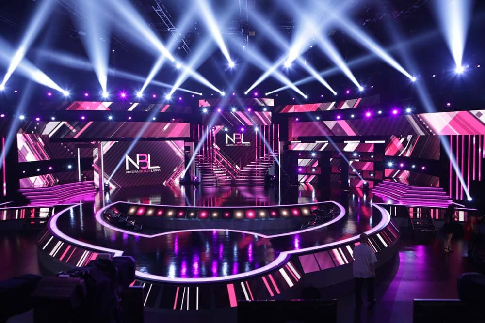 Las 25 chicas disfrutaron cada minuto del show aún sabiendo que esta podría ser su última noche. Abrazos, buenos deseos, tensión, nervios y mucho más se vivió en la tercera noche de NBLVIP.