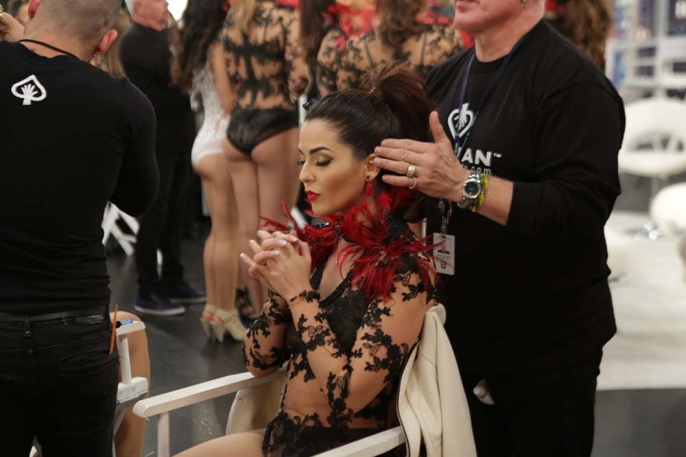 Las 25 chicas disfrutaron cada minuto del show aún sabiendo que esta podría ser su última noche. Abrazos, buenos deseos, tensión, nervios y mucho más se vivió en la tercera noche de NBLVIP.