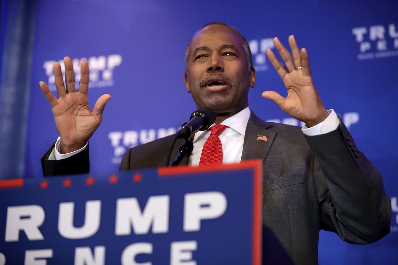 <b>Ben Carson, Departamento de Vivienda y Desarrollo Urbano.</b> El neurocirujano retirado y antiguo contendiente en las primarias republicanas, ha sido la elección del presidente electo Donald Trump para ocupar el Departamento de Vivienda y Desarrollo Urbano (HUD, por su sigla en inglés). Carson, de 65 años, será el primer afroestadounidense en entrar a formar parte del futuro gobierno de Trump, que asumirá su cargo el próximo 20 de enero.