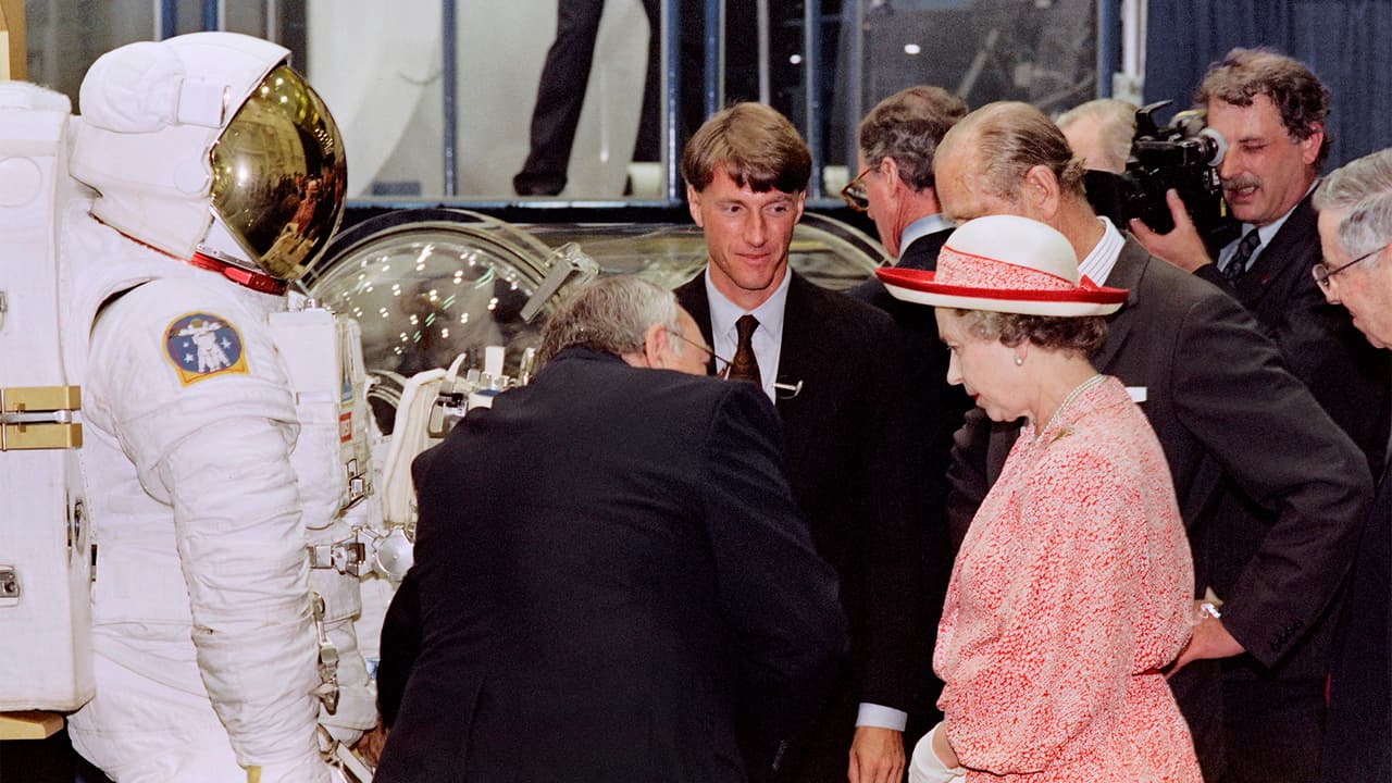 La reina conoció el Centro Espacial Johnson de Houston en compañía de su esposo, Felipe de Edimburgo.