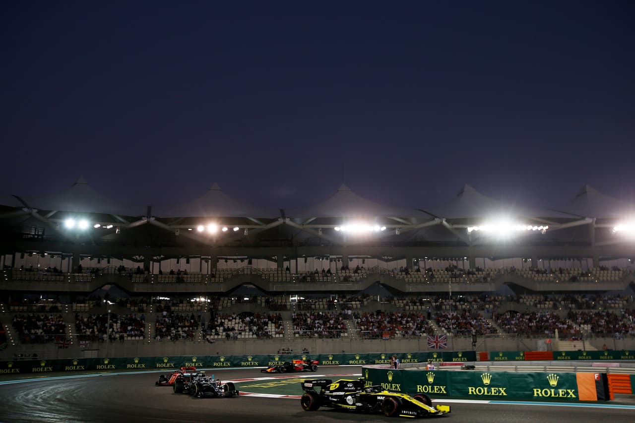 Lewis Hamilton es el primer piloto de la historia de la Formula 1 en liderar 19 Grandes Premios en una temporada. Nico Hulkenberg se retira de la Fórmula 1 y Hamilton comparte podio con Verstappen y Charles Leclerc.