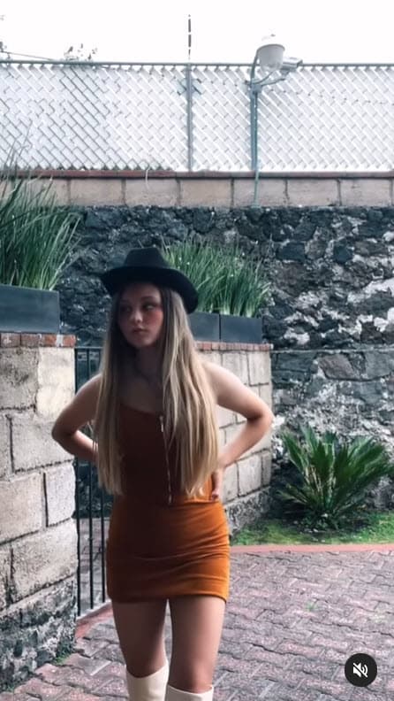 También ha sido parte del elenco de los programas Como Dice El Dicho y La Rosa De Guadalupe.
<br>