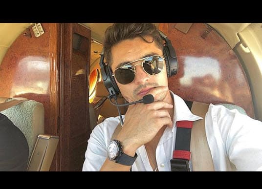 "Lo mío ya está.
<b><a href="https://www.univision.com/famosos/que-viva-y-deje-vivir-la-nueva-novia-de-christian-estrada-responde-a-la-advertencia-de-frida-sofia-fotos" target="_blank">Es por difamación</a></b>, pero son cosas que no quiero platicar en medios porque lo quiero hacer bien, pero mis abogados ya están en eso", afirmó.
<br>