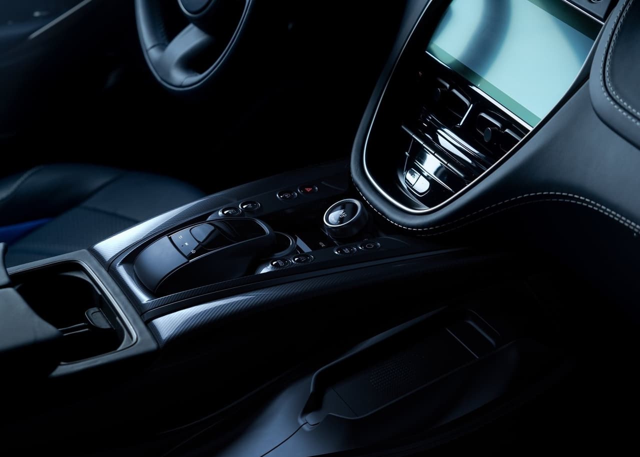 También hay nuevos botones de acceso directo a los diferentes modos de manejo, por lo que ya no es necesario usar el sistema de información y entretenimiento para activar cada uno de estos.