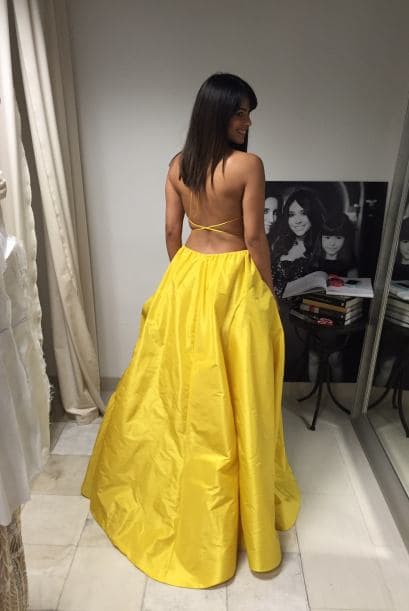 Vanessa De Roide volvió a visitar a Stella Nolasco para encontrar su vestido para la alfombra roja de Premio Lo Nuestro. ¡Ayúdala a elegir el look perfecto!