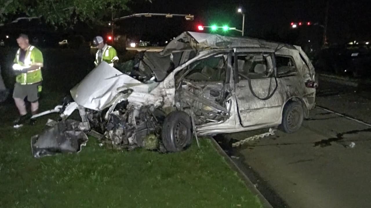 Conductor señalado de manejar ebrio se pasa un semáforo en rojo y causa un choque mortal