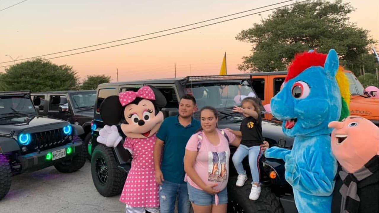 Los familiares y amigos de la familia se reunieron para la segunda fiesta de cumpleaños en honor de Angely Nicolle.