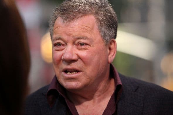 WILLIAM SHATNER- Este actor canadiense, conocido por su papel de Capitán Kirk en la serie Star Trek, ha afirmado "mi primer trabajo fue en vacaciones limpiando las caballerizas en un establo cerca de mi casa, para que luego pudiera montar a caballo" ¡Wow, quién iba a pensarlo!