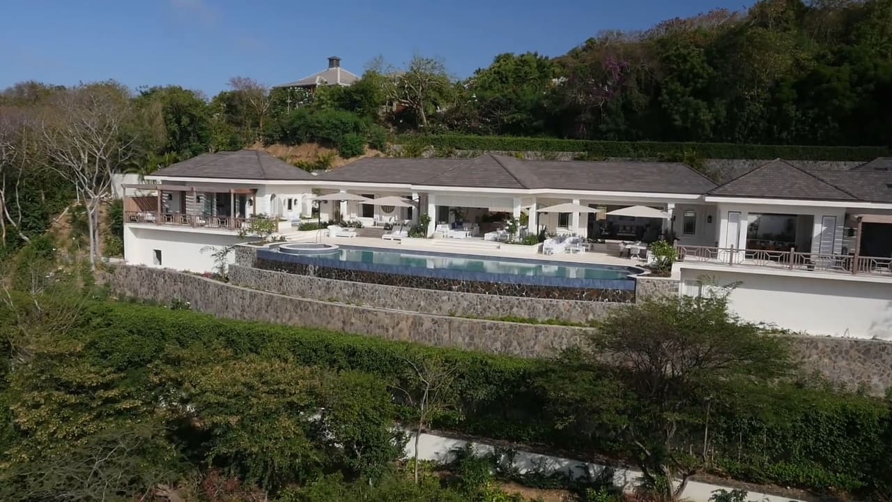 De acuerdo a un 
<b><a href="https://www.thesun.co.uk/news/9620498/inside-kate-and-wills-mustique-villa/" target="_blank">nuevo reporte</a></b> del diario británico, la familia regresó al Reino Unido el pasado martes 30 de julio y también se informó acerca del lujoso lugar en el que se hospedaron (foto) en Mustique.