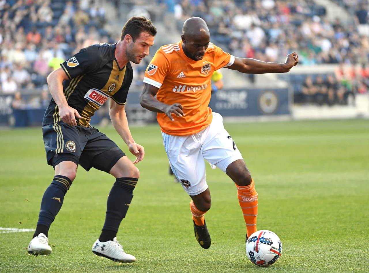 DaMarcus Beasley – El experimentado defensor lateral del Houston Dynamo parece uno de esos futbolistas eternos, siempre esta, y parece nunca cansarse. Su buen momento le ha valido seguir siendo convocado a la selección de las barras y las estrellas donde ya rompió record por participar en su quinta eliminatoria mundialista.