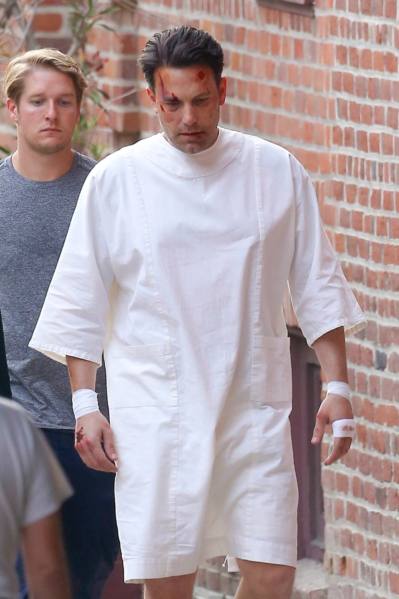 Tras unos minutos salió con la cara más limpia.