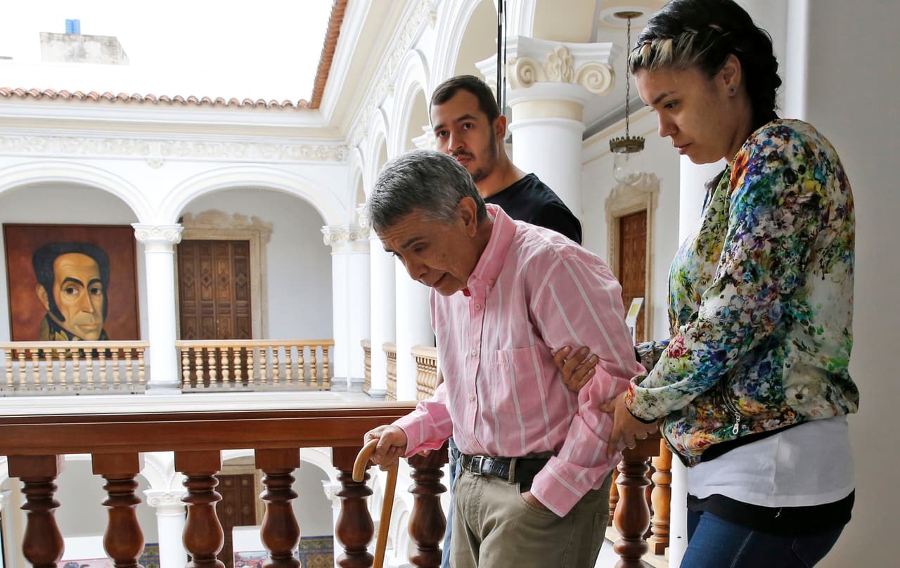 El general Ángel Vivas se encuentra físicamente afectado por una lesión de columna, que según las denuncias de su familia fueron provocadas por torturas.