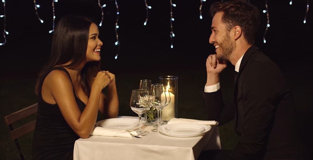 <b>Piscis</b>
<br>
<b>Aspecto clave que activa la superluna en tu signo: tu comprensión de las necesidades ajenas, tu mirada interior, tu empatía </b>
<br>No descuides el buen humor, ese aspecto primordial de tu relación porque de lo contrario el aburrimiento terminaría por matar el fuego necesario para vivir un romance excitante. El tránsito de la Luna cambiará radicalmente tus perspectivas y de repente te sentirás interesado por quien hasta ahora te era indiferente. La empatía pisciana será el factor que te unirá con esa persona durante este ciclo en que nuestro planeta recibe el efluvio del último plenilunio del año.