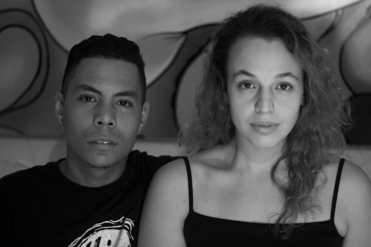 "Me cansé de ver lo mal que está mi país y no hacer nada": cuenta la joven que creó una subasta de arte en Miami para ayudar a los niños en Venezuela