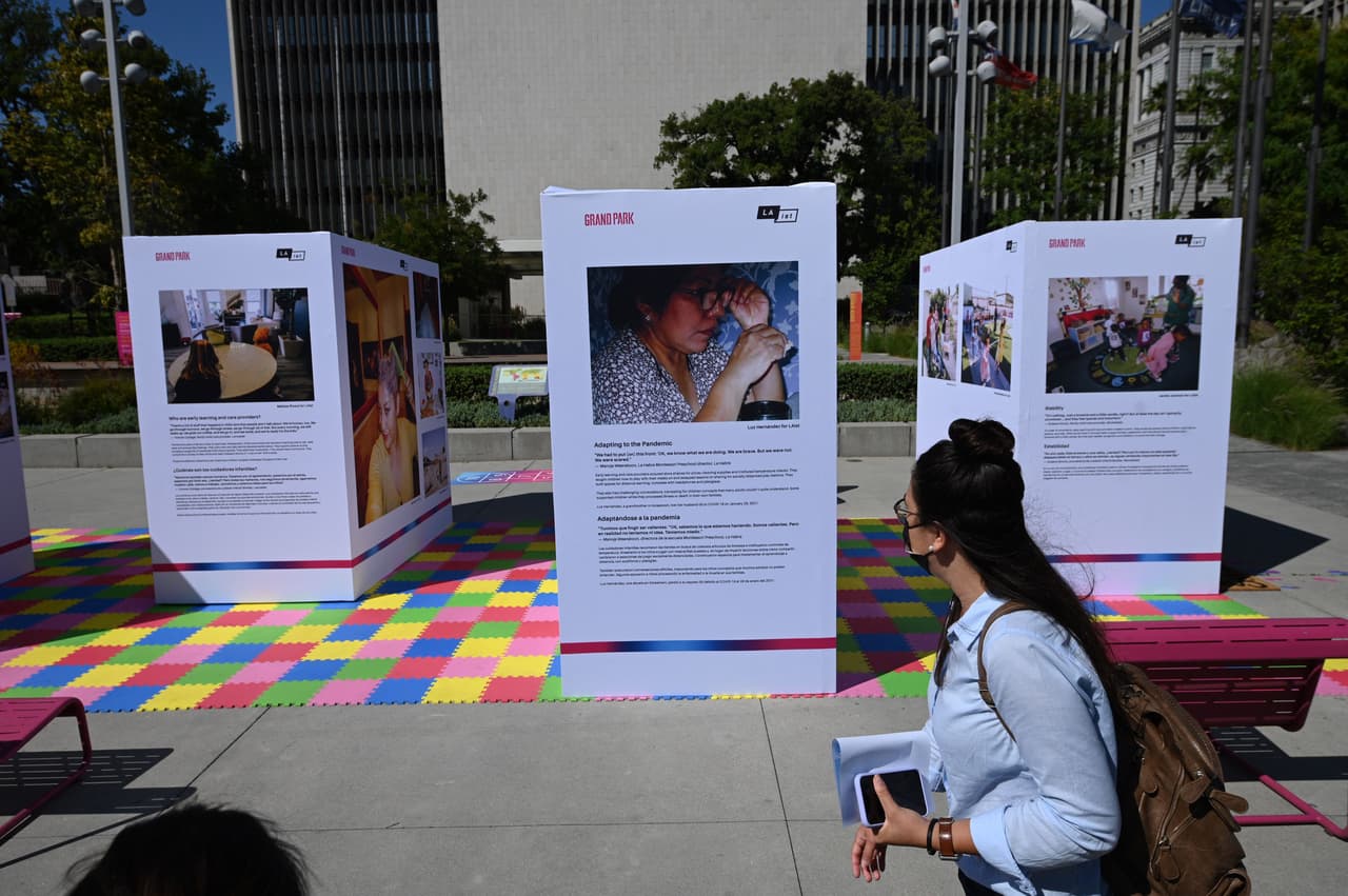 Las gigantescas fotografías fueron desplegadas en el popular parque como parte del evento "Retratos de la libertad: Construyendo una vida en L.A." por la celebración del feriado del Día de la Independencia del 4 de julio.
<br>