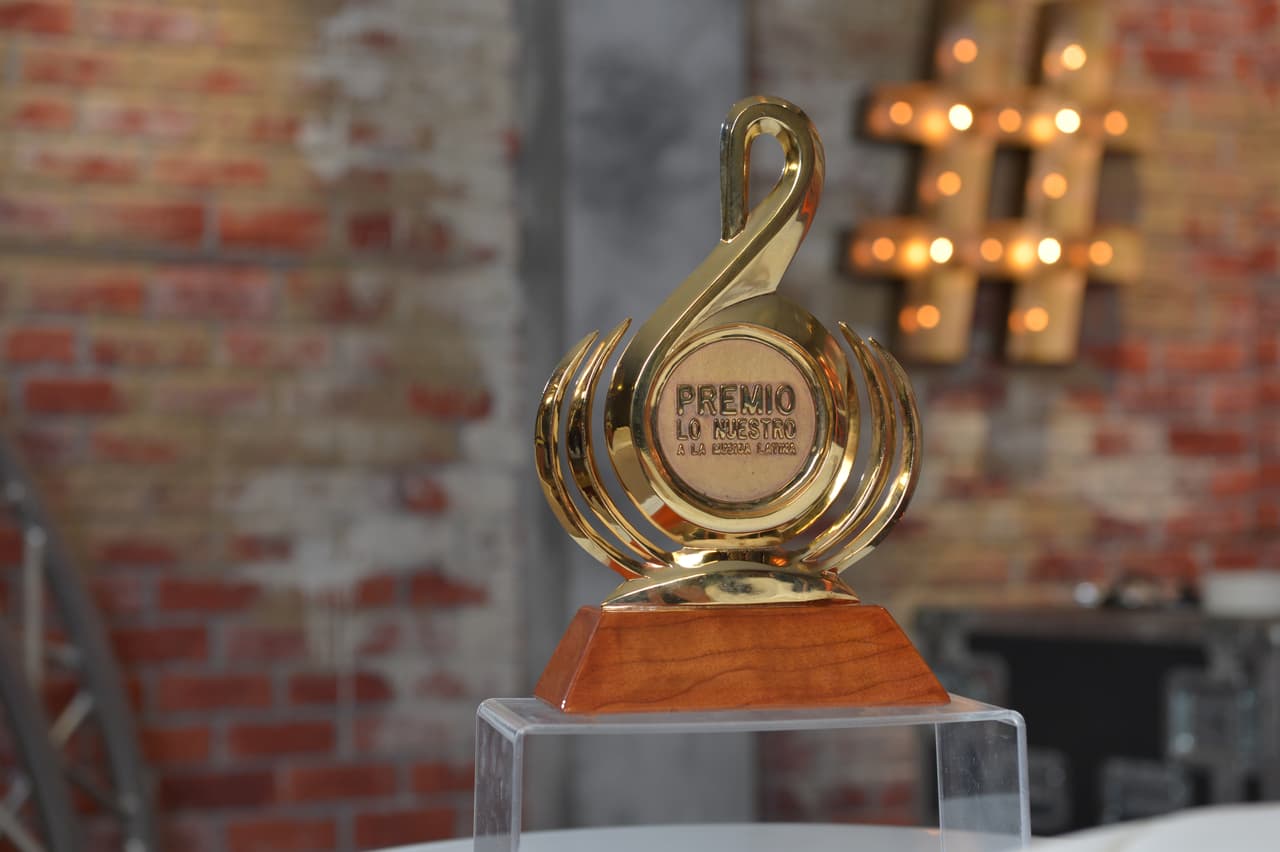32. El 31 de mayo se celebra la primer entrega de Premio Lo Nuestro en el Knight Center, Miami.