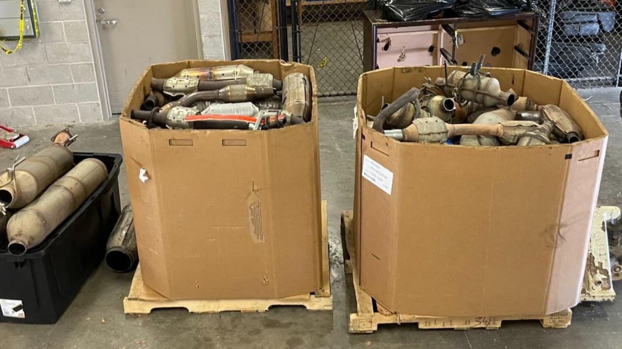 En Carrollton decomisan cientos de convertidores catalíticos robados en el norte de Texas