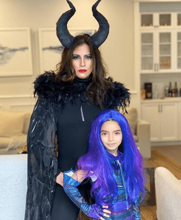 Toda de negro y con cuernos, Alessandra se convirtió en Maléfica; por su parte, Aitana se transformó en Mal, hija de la villana de Disney en la película ‘Descendants’.