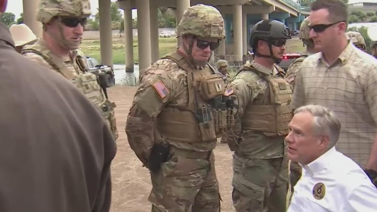Greg Abbott visita la frontera tras fallo que ordena mantener el Título 42