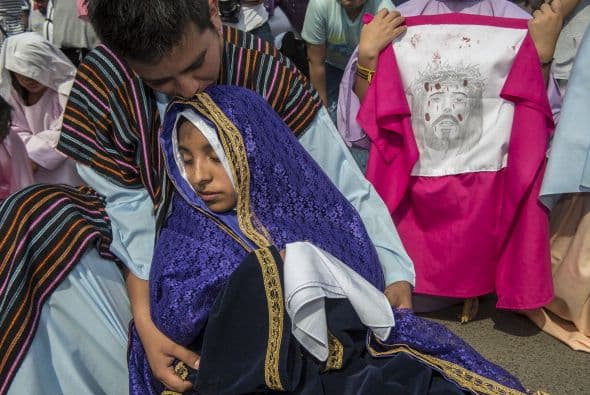 Participan cientos de actores y es seguida por miles de personas.