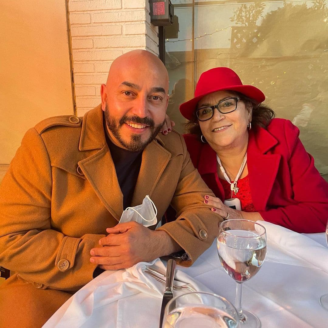 La también progenitora de Lupillo, Rosie, Pedro Jr., Gustavo y Juan Rivera admitió que con esta medida lo que busca es obtener “algo” de las personas que la juzgan.