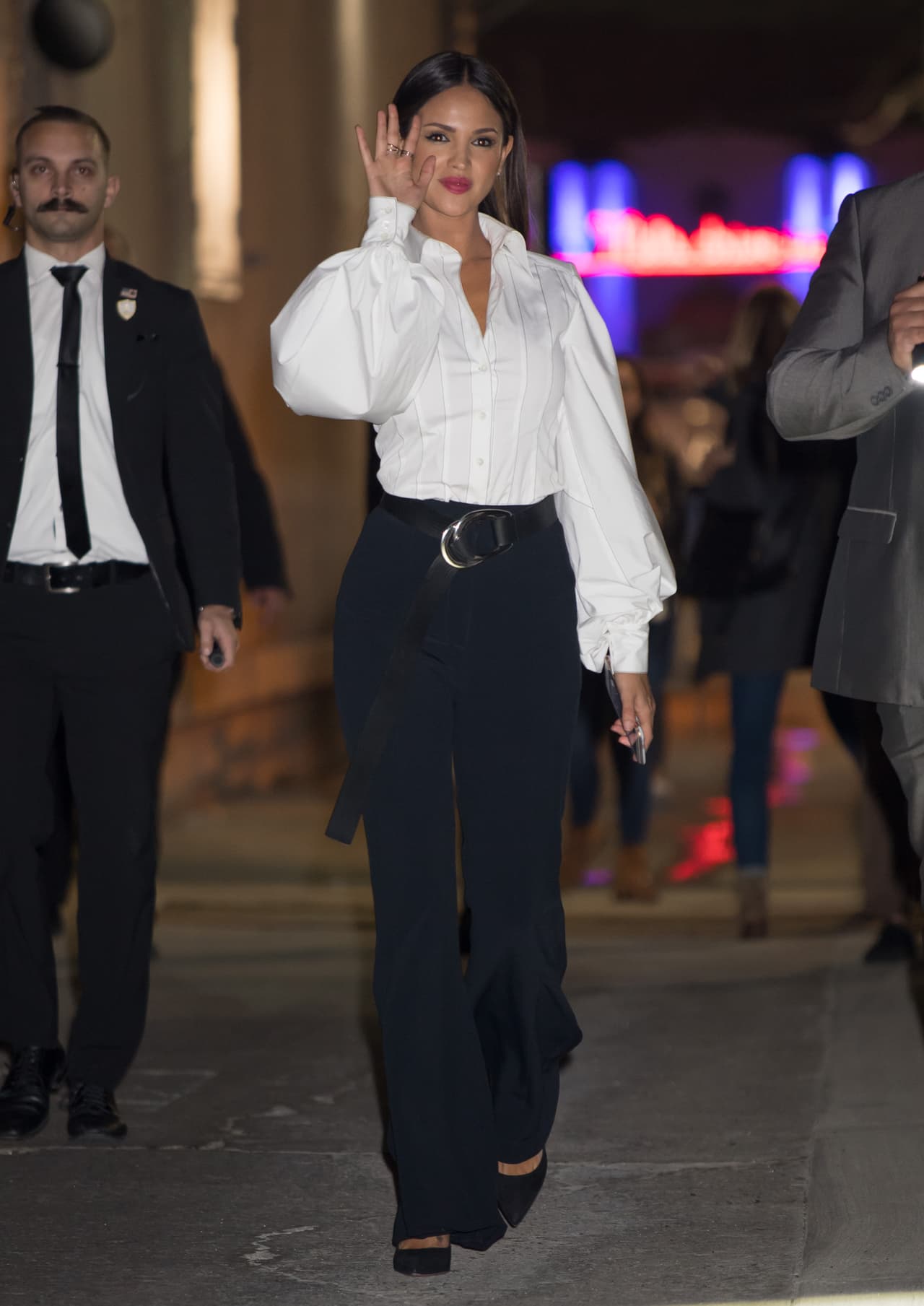 En otros temas, 
<b><a href="https://www.youtube.com/watch?v=68GZlxFLyaM">Jimmy Kimmel le preguntó </a></b>si era ciudadana, de los Estados Unidos. 
<b>"Soy residente, tengo la 'green card'... bueno, la tuve"</b>, confesó la actriz.