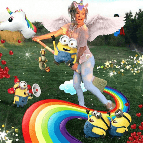 Siempre compartiendo y repartiendo miles de sonrisas, aún cuando ella sea el meme del día.