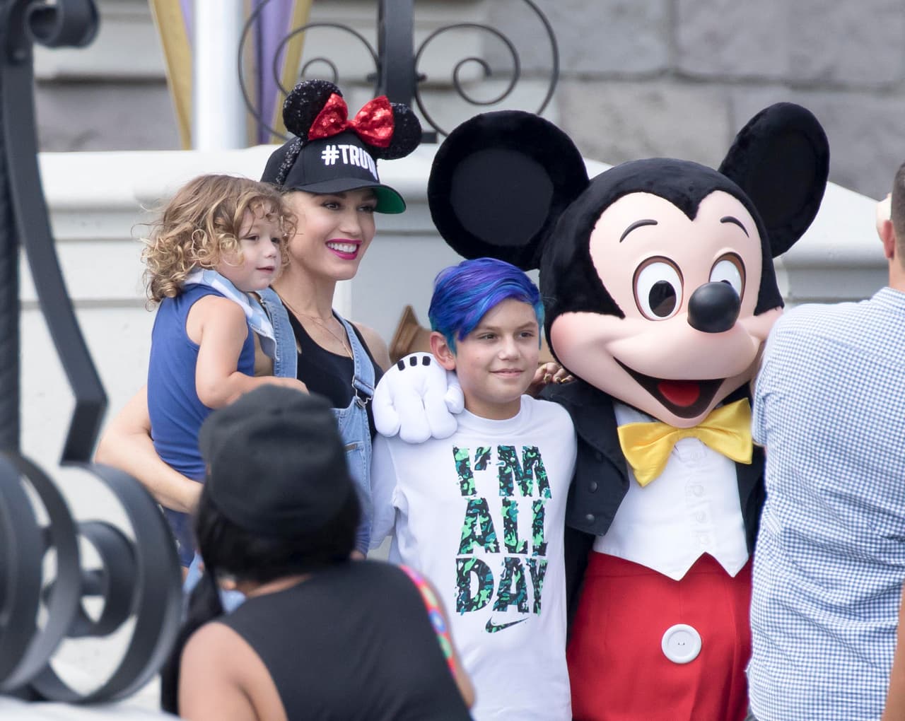 Gwen Stefani se dio un tiempo libre de su gira 'This Is What The Truth Feels Like' para divertirse con sus hijos.